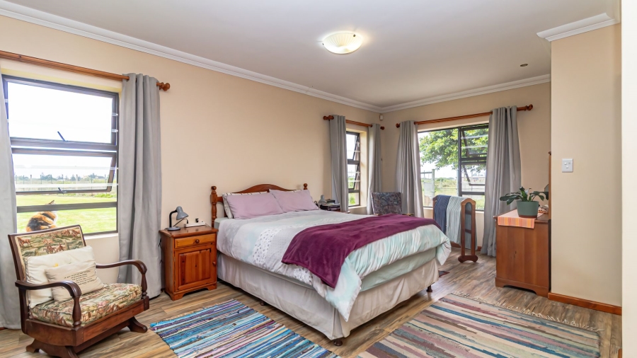 6 Bedroom Property for Sale in Aalwyndal Western Cape